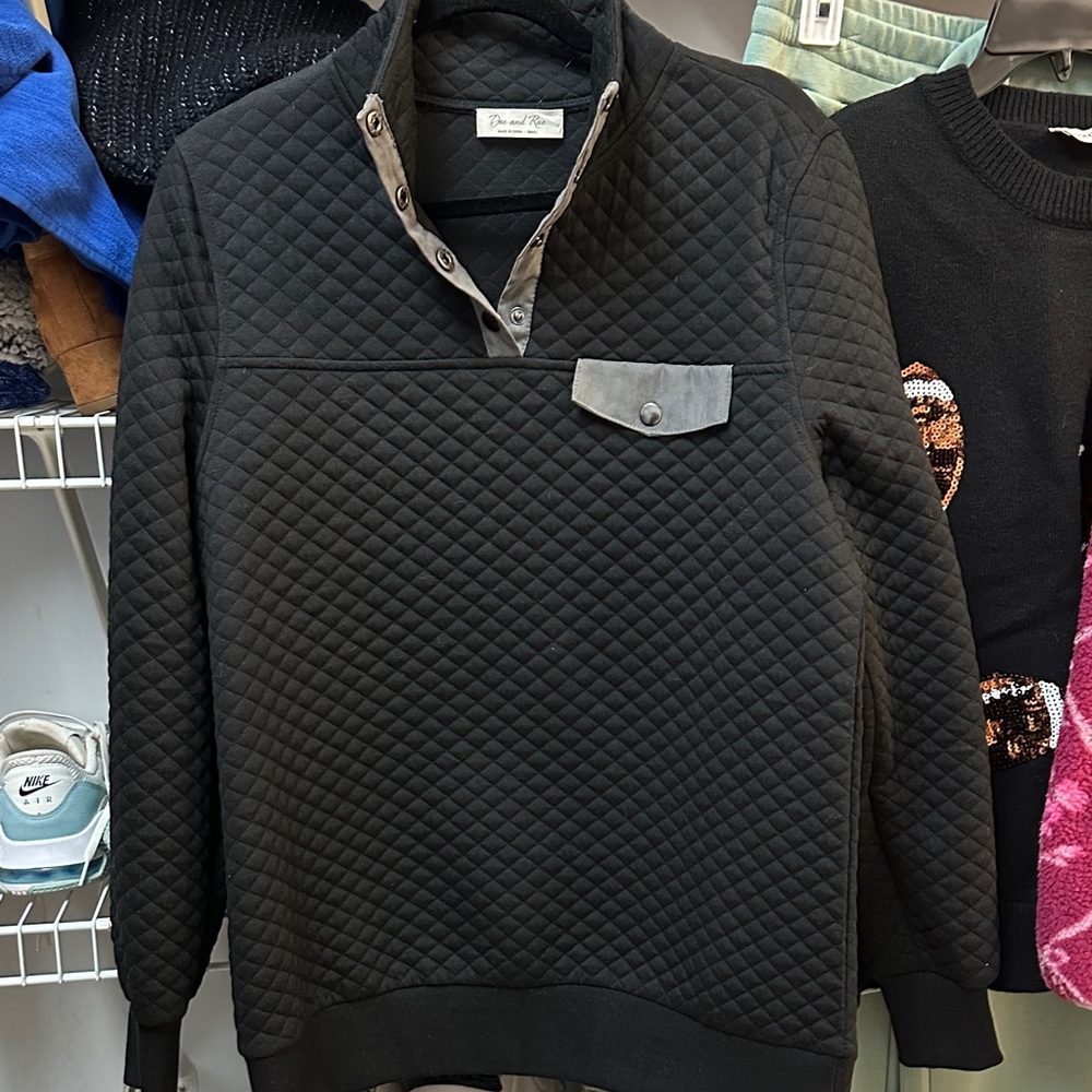 Doe & Rae Black Quilted Sweatshirt